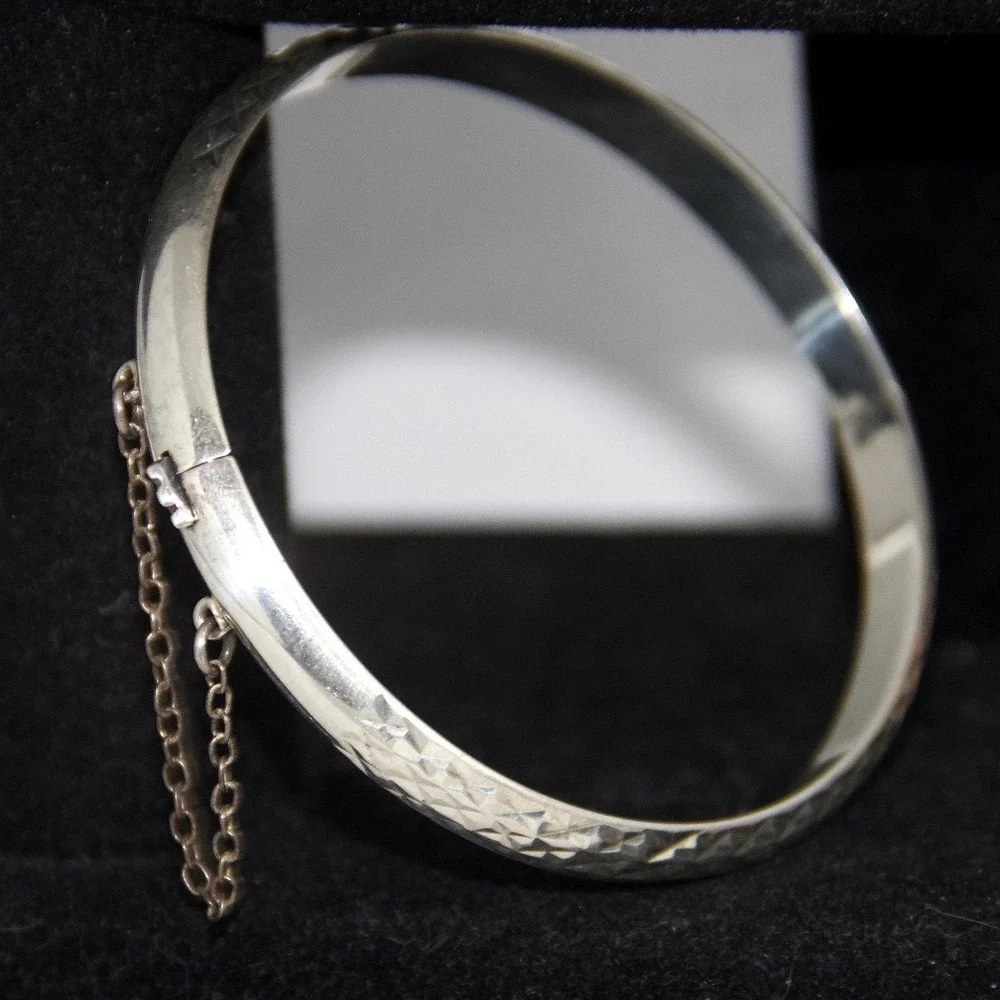 Vintage Sterling Silver 925 Diamond Cut Engraved Hinged Bangle Bracelet 7.5
